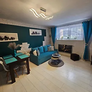 quiet-besamet-apartment.poznan-hotels.com/